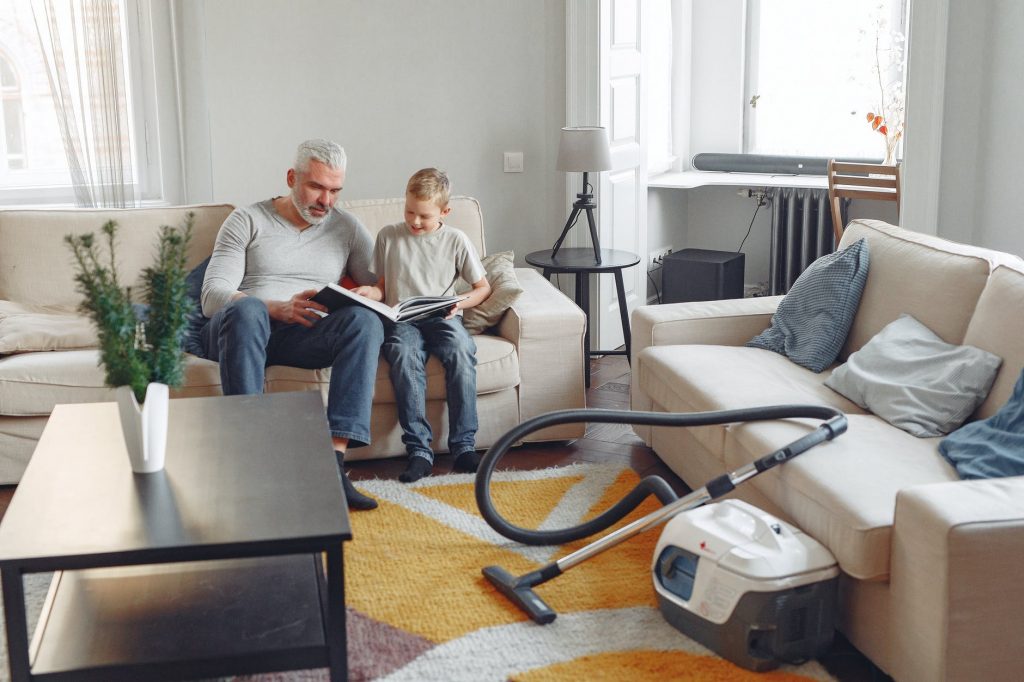 6 Cleaning Solutions You Must Have in Your Home Cleaning Kit