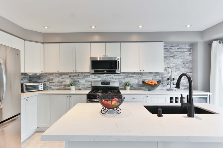 Quality Over Quantity – 5 Practical Tips For Reducing Clutter In The Kitchen