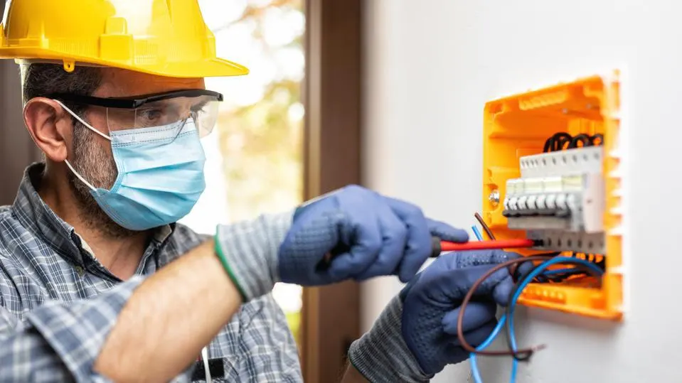 7 Tips To Hire The Best Electricians In Your Area